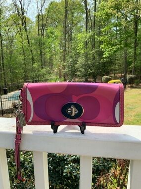 Coach Pink Scarf Print Zoe Signature Turn-Lock Wristlet EUC